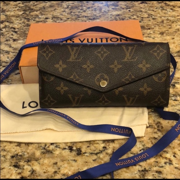 Louis Vuitton Handbags - Authentic Louis Vuitton Sarah monogram wallet.